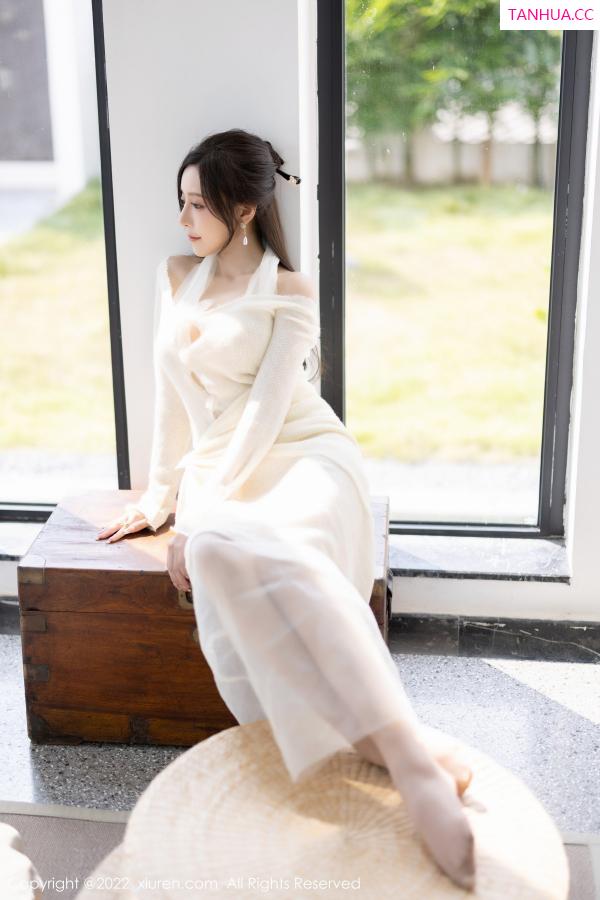 王馨瑶  [XiuRen]高清写真图 2022.11.11 No.5846 王馨瑶yanni 翘臀美腿第14张图片